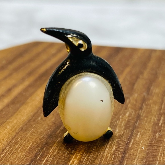 Source Unknown Jewelry - Vintage Faux Pearl Black Enamel Penguin Pin Brooch MCM Lapel Dainty Bird